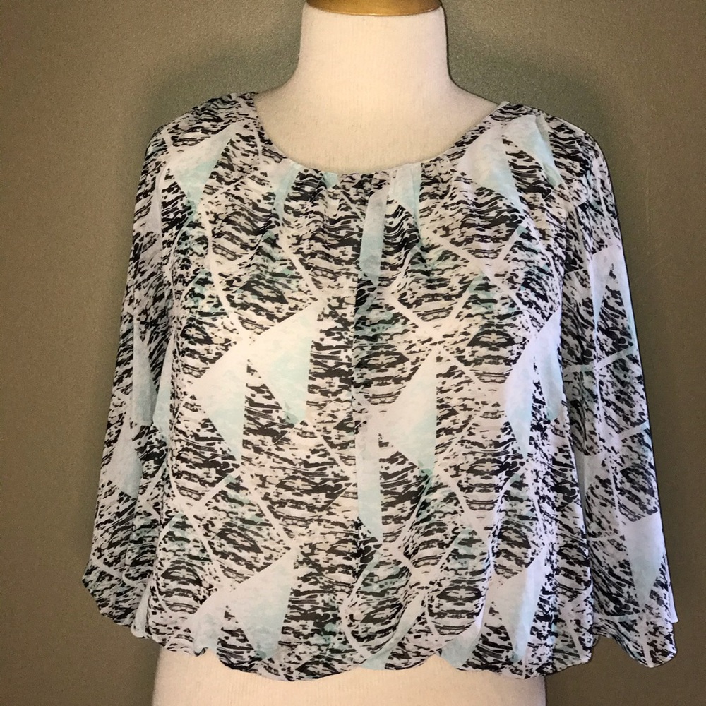 Vince Camuto geometric design top